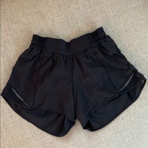 Black Lululemon Hotty Hot Short II Long 4” size 4